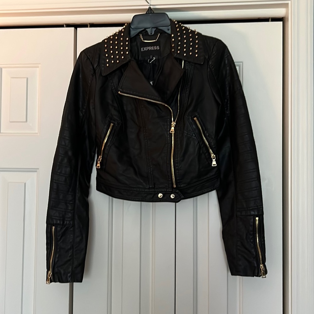 Women’s black jacket